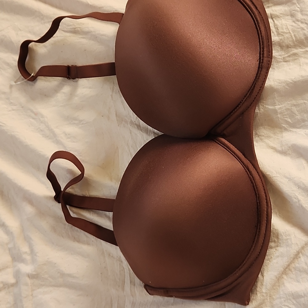 36 D NWOT STRAPLESS